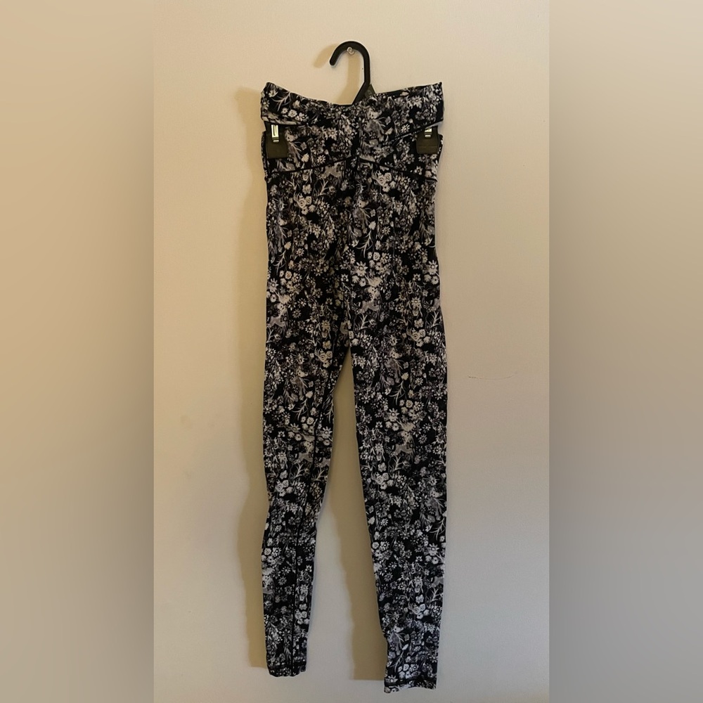 Women's Black and White Floral Jeggings